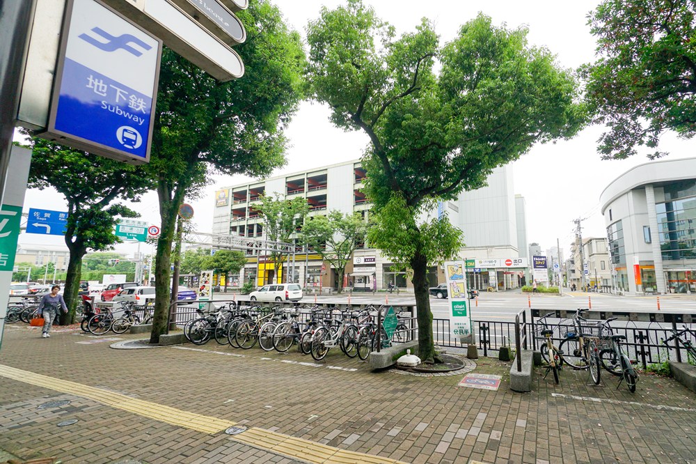 地上に出たら左へ